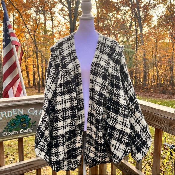 Boyne Valley Weavers Jackets & Blazers - Boyne Valley Weavers Handcrafted in Ireland, One Size, Cape Jacket, 100% Wool EC